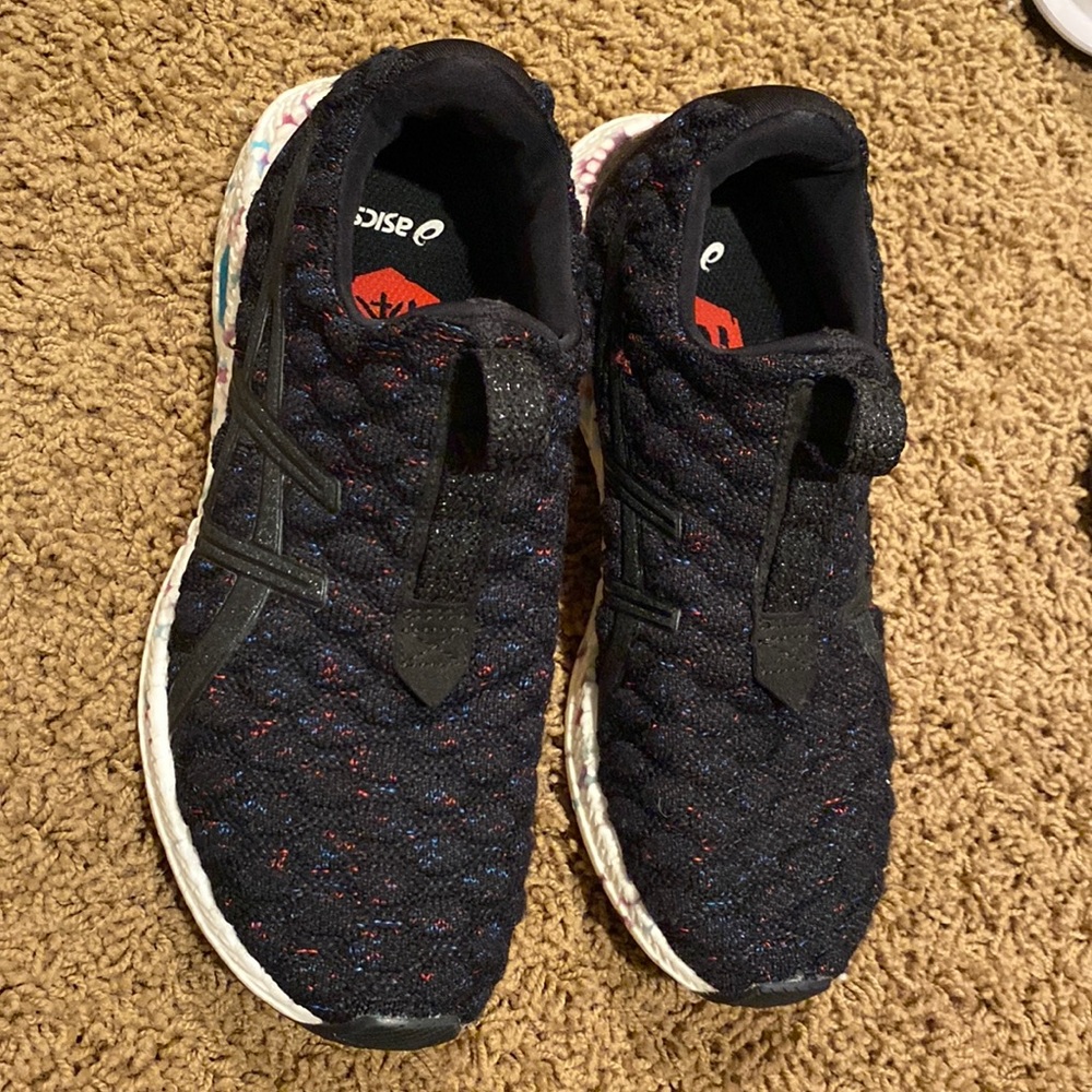 ASICS size 8 sneaker